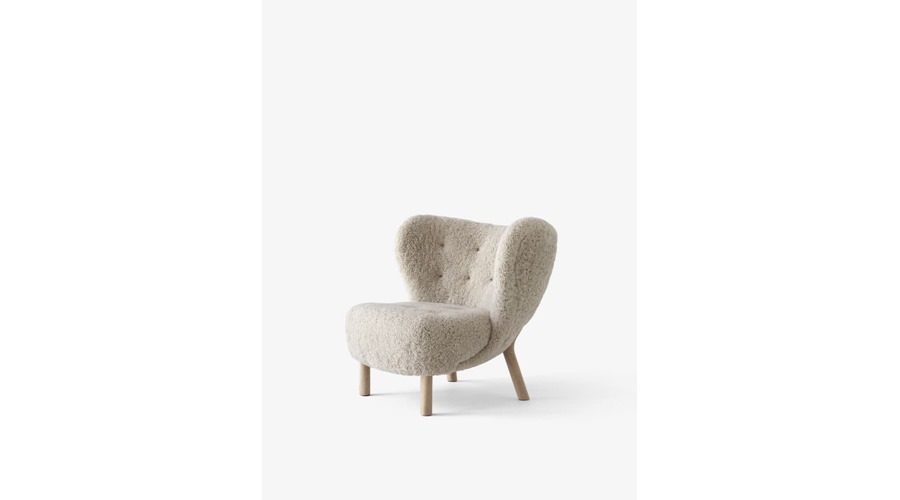 Little-Petra-VB1-in-Oiled-Oak-w.-Sheepskin-Moonlight-1200x1600 (1)